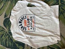 Load image into Gallery viewer, Faherty- Logo sunwashed slub crew-04