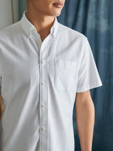 Load image into Gallery viewer, Men’s Faherty short sleeve Supima Oxford Shirt